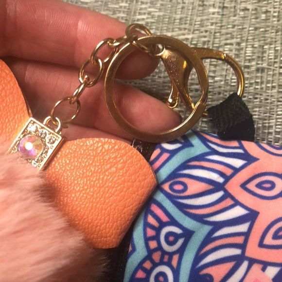 #84c 🍑👛NWOT Swarovski Crystal Bag & Peach Pom Pom Keychain *one of a kind* - Picture 7 of 17